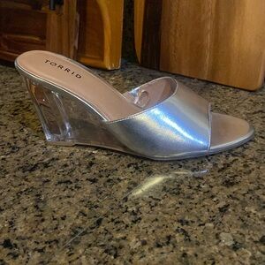 Torrid Silver Metallic Wedge Sandals Clear Lucite Heels Slides size 10W 10WW
